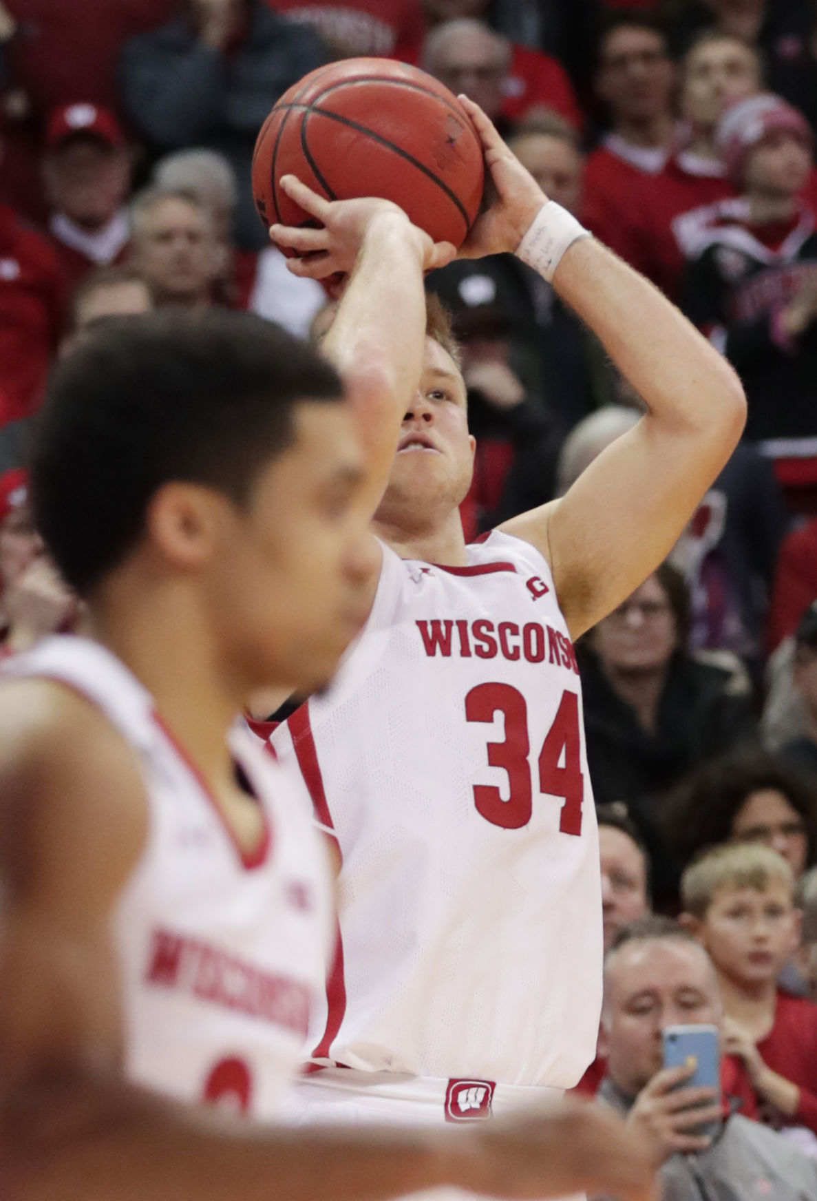 Badgers 56, Terrapins 54